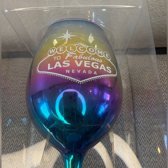 Welcome to Fabulous Las Vegas Nevada Colored Wine Glass - Picture 14 of 15